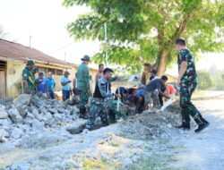 Semangat Kebersamaan Satgas TMMD ke-129 Kodim 1505/Tidore dan Warga Terus Menggelora di Lokasi Pembangunan Drainase