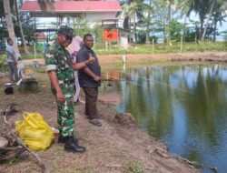 Komsos Dengan Warga, Babinsa Tanjung Tengah Rutin Pantau Wilayah Binaan
