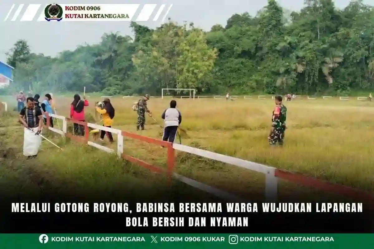 Melalui Gotong Royong, Babinsa Bersama Warga Wujudkan Lapangan Bola Bersih dan Nyaman