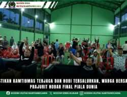 Pastikan Kamtibmas Terjaga dan Hobi Tersalurkan, Warga Bersama Prajurit Nobar Final Piala Dunia