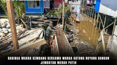 Babinsa Muara Kembang Bersama Warga Gotong Royong Bangun Jembatan Merah Putih