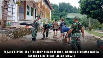 Wujud Kepedulian Terhadap Rumah Ibadah, Babinsa Bersama Warga Lakukan Semenisasi Jalan Masjid
