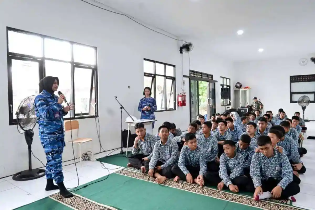 Dari Rasa Ingin Tahu Hingga Cita-Cita, Lanud Sjamsudin Noor Dekatkan Dunia TNI AU Dengan Siswa SRMP 20 Budi Luhur