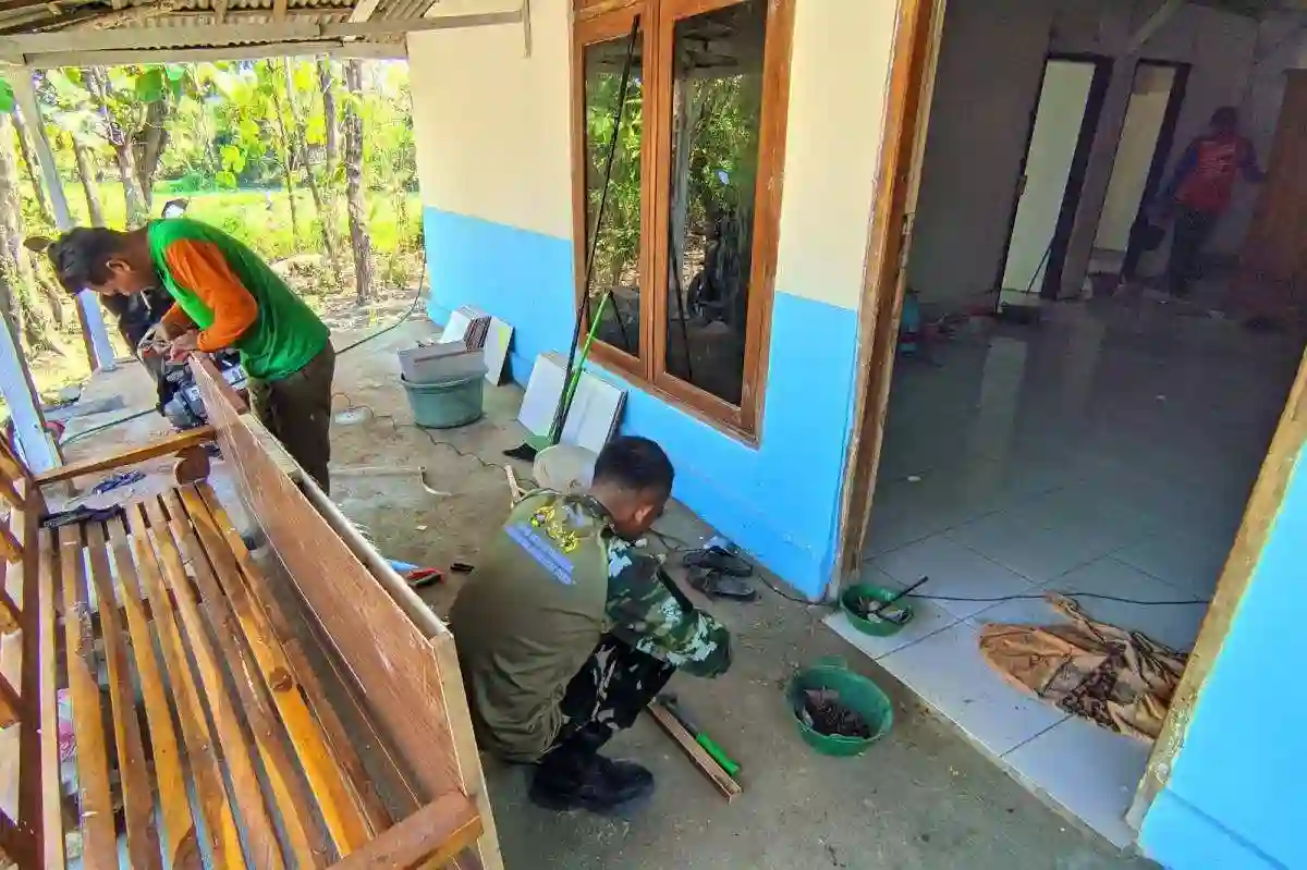 Sinergi Tanpa Sekat: Kala Satgas TMMD 129 Bojonegoro dan Warga Kesongo Bahu-Membahu Merajut Asa Ibu Jasmiati
