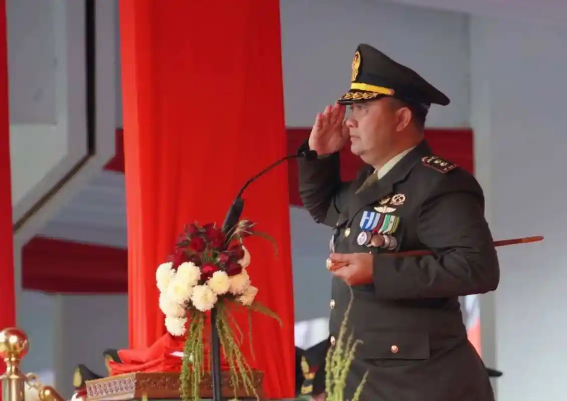 Berlangsung Khidmat: Dandim Bojonegoro Pimpin Upacara Penurunan Bendera HUT ke-81 RI