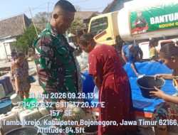TNI Hadir di Tengah Kekeringan, Kodim Bojonegoro Salurkan Ribuan Liter Air Bersih untuk Warga