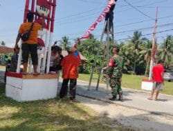 Sambut HUT RI ke-81, Babinsa Sidorejo Ajak Warga Kibarkan Bendera Merah Putih