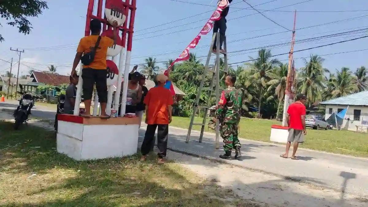 Sambut HUT RI ke-81, Babinsa Sidorejo Ajak Warga Kibarkan Bendera Merah Putih