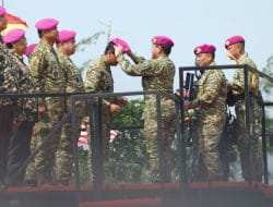 Wakil Panglima TNI dan Sejumlah Pejabat Negara Terima Warga Kehormatan dan Brevet Korps Marinir