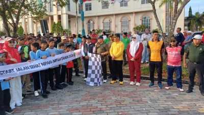 Jelang HUT ke-81 Kemerdekan RI, Danramil Penajam Ikuti Jalan Sehat Nipah-Nipah