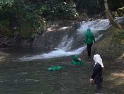 Jembatan Wisata Rampung, Persit Nikmati Keindahan Air Terjun Kampung Sesor