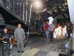 TNI Kirim 27 Ton Bantuan untuk Korban Gempa NTT