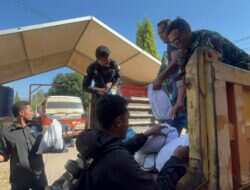 Hari Kesepuluh Penanganan Gempa NTT, TNI Salurkan 825,585 Ton Bantuan