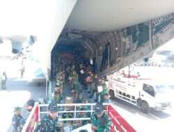 Hari Kedua Belas Penanganan Gempa NTT, TNI Kirim 925,638 Ton Bantuan