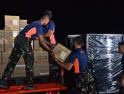 Hari Ketiga Belas Penanganan Gempa NTT, TNI  Sudah Salurkan 946,923 Ton Bantuan
