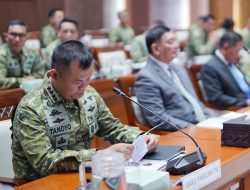 Wapang TNI Dampingi Menhan RI dalam Rapat Kerja Bersama Komisi I DPR RI