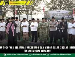 Kodim 0906/Kkr Bersama Forkopimda Dan Warga Gelar Sholat Istisqa Di Tengah Musim Kemarau