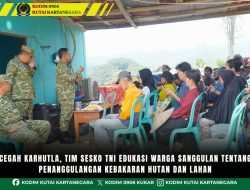 Cegah Karhutla, Tim Sesko TNI Edukasi Warga Sanggulan tentang Penanggulangan Kebakaran Hutan dan Lahan
