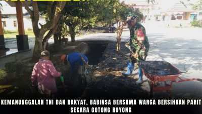 Kemanunggalan TNI dan Rakyat, Babinsa Bersama Warga Bersihkan Parit Secara Gotong Royong