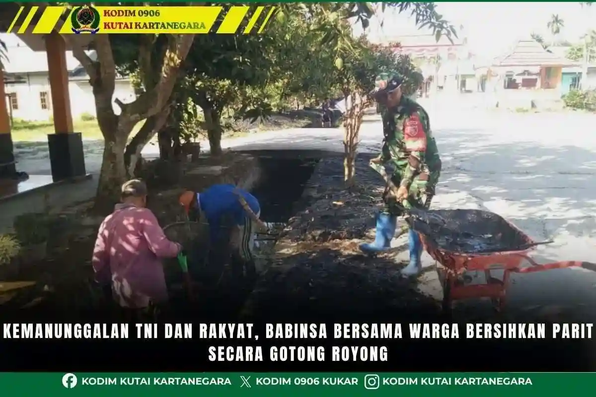Kemanunggalan TNI dan Rakyat, Babinsa Bersama Warga Bersihkan Parit Secara Gotong Royong