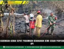 Tim Gabungan Gerak Cepat Padamkan Kebakaran Demi Cegah Penyebaran Api