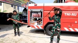 Perkuat Kesiapsiagaan Dalam Menangani Karhutla, Personel Lanud Sjamsudin Noor Asah Kemampuan Operasikan Kendaraan Pemadam Kebakaran