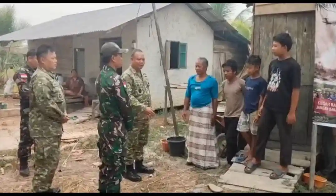 Tingkatkan Kesadaran Bahaya Karhutla, TNI Kembali Laksanakan Penyuluhan Pencegahan Karhutla di Kabupaten Sambas