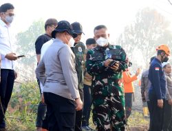 Pantau Langsung Perkembangan Karhutla, Komandan Lanud Sjamsudin Noor Bersama Forkopimda Kalsel Turun ke Lapangan Uji Fungsi Inovasi Injeksi Air