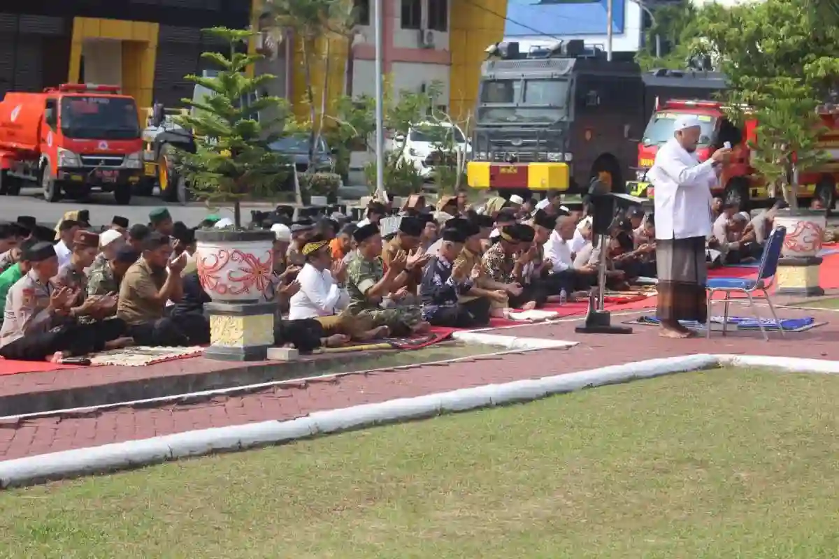 Bentuk Iktiar, Kodim 0913/PPU Bersama Forkopimda dan Masyarakat Gelar Sholat Istisqa