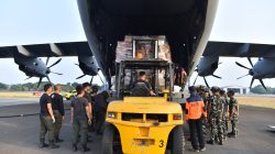 Hari Kedua Puluh Penanganan Gempa NTT, TNI Kirim 1.080,013 Ton Bantuan