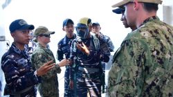 Latihan Pengenalan Alat Penyelamatan Kapal Perkuat Kemampuan TNI dan Unsur Maritim AS