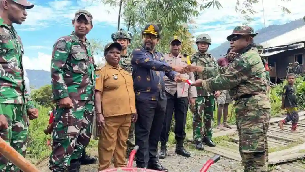Kodim 1714/Puncak Jaya Gelar Doa Bersama dan Peletakan Batu Pertama Pembangunan Jembatan di Kampung Kulonggame