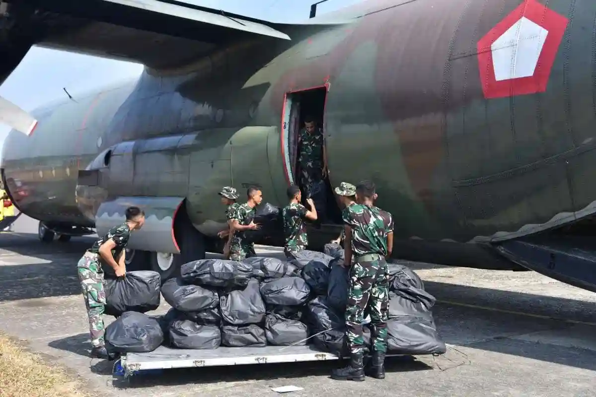 Hari Kedua Puluh Dua Penanganan Gempa NTT, TNI Sudah Kirim 1.214,097 Ton Bantuan