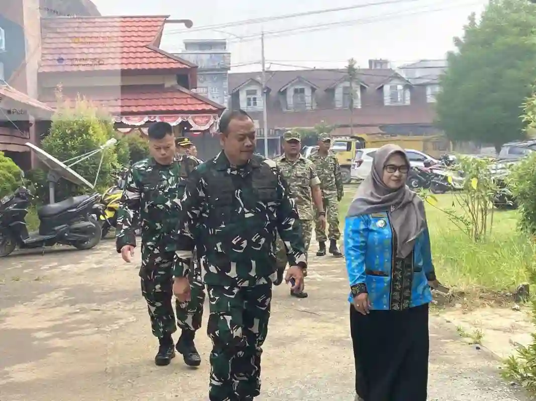 Panglima TNI Salurkan Bantuan dan Perkuat Pencegahan Karhutla di Sambas