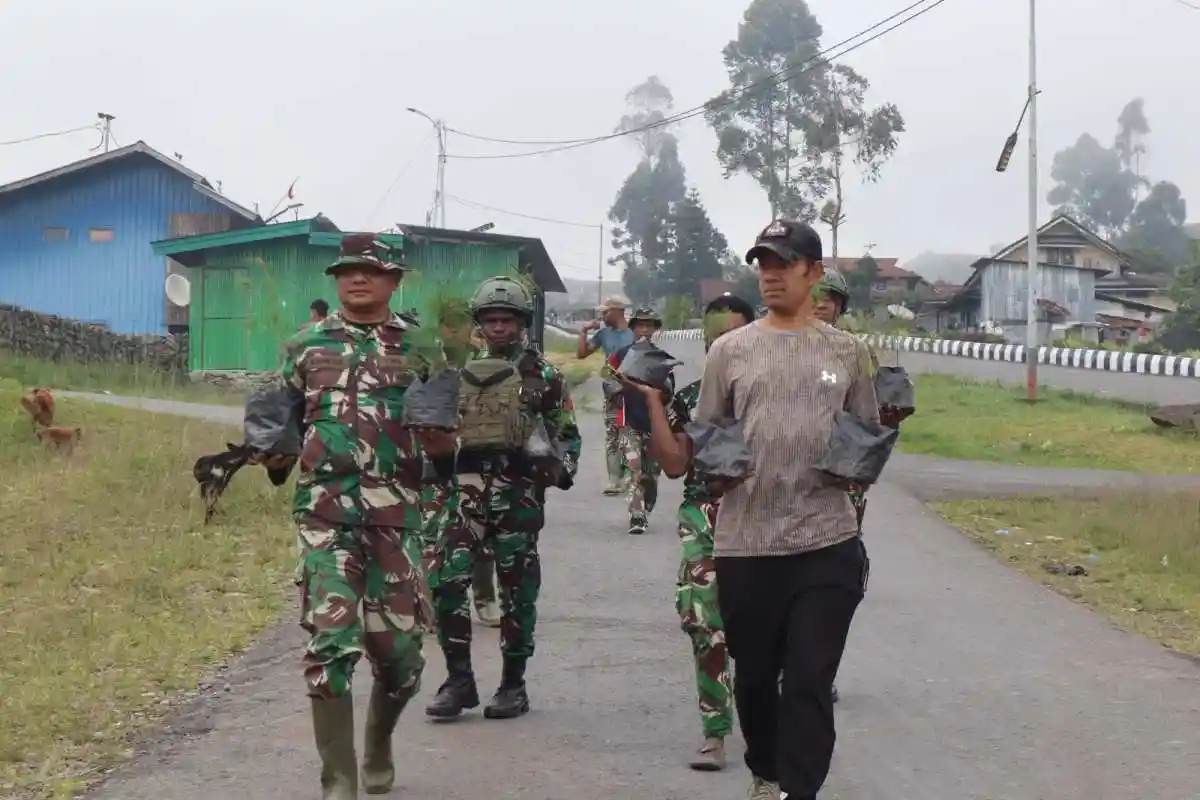 Sambut HUT Ke-81 TNI Tahun 2026, Kodim 1714/Puncak Jaya Bersama Rakyat Menanam Pohon Demi Masa Depan Baik