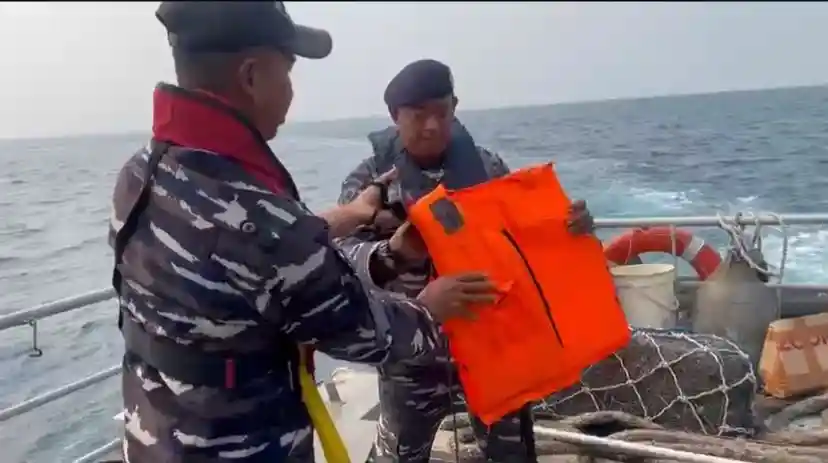 TNI Perkuat Pemantauan Aktivitas Gunung Anak Krakatau dan Pencarian Lima Jurnalis di Selat Sunda