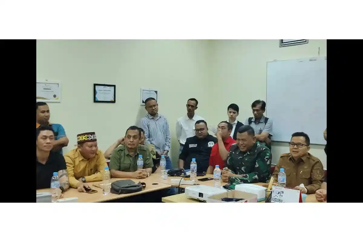 Satgas Karhutla TNI Mediasi Masyarakat dan Korporasi di Melawi