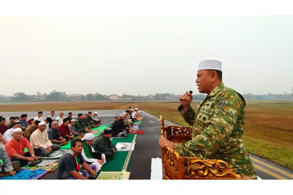 Satgas Kahurtla TNI Gelar Sholat Istisqo dan Sosialisasi di Melawi