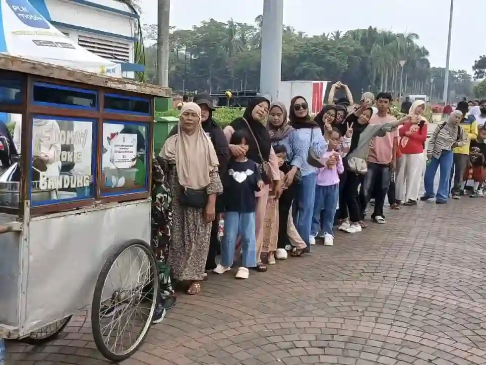 TNI Sediakan 30.000 Porsi Makan Gratis Untuk Masyarakat Di Monas