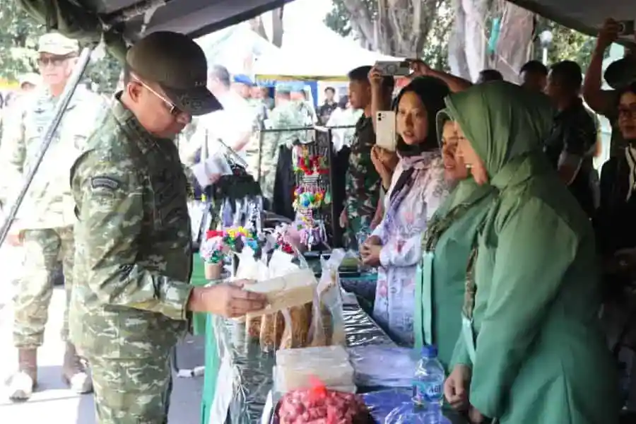 Panglima TNI Hadiri Bazar Bersama Rakyat di Yogyakarta