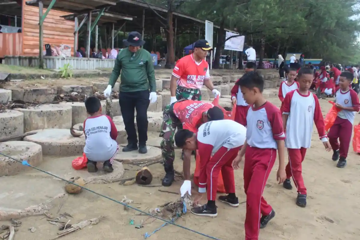 Tolong Kita Rawat, Pesan Dandim 0913/PPU Saat Hadiri Aksi Serentak Se Kaltim Bersih-Bersih Pantai