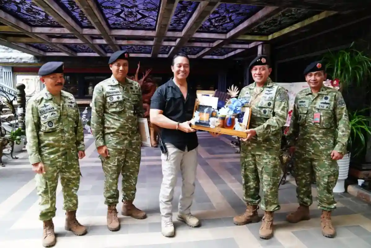 Rangkaian HUT, Wadan Kodiklat TNI Silaturahmi dengan Mantan Panglima TNI