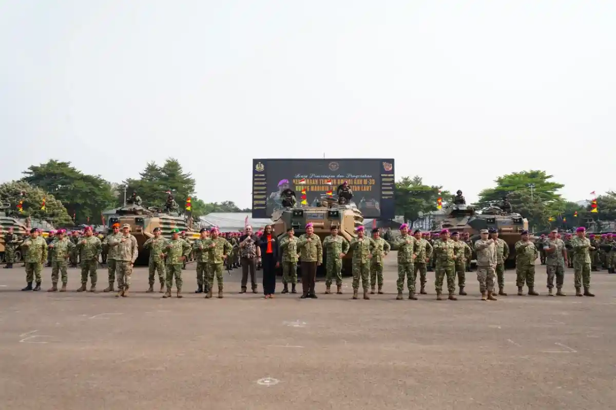 Modernisasi Alutsista Marinir, Panglima TNI Serahkan Ranpur AAV M-35 Kepada TNI Angkatan Laut