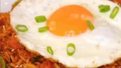 Resep Nasi Goreng Kimchi dengan Homemade Spam, Gurih Pedas ala Korea