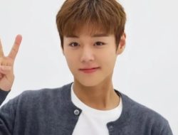 CC – Sangat Unik, Park Ji Hoon Miliki Desain Baru untuk Light Stick Versi 2
