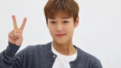 CC – Sangat Unik, Park Ji Hoon Miliki Desain Baru untuk Light Stick Versi 2