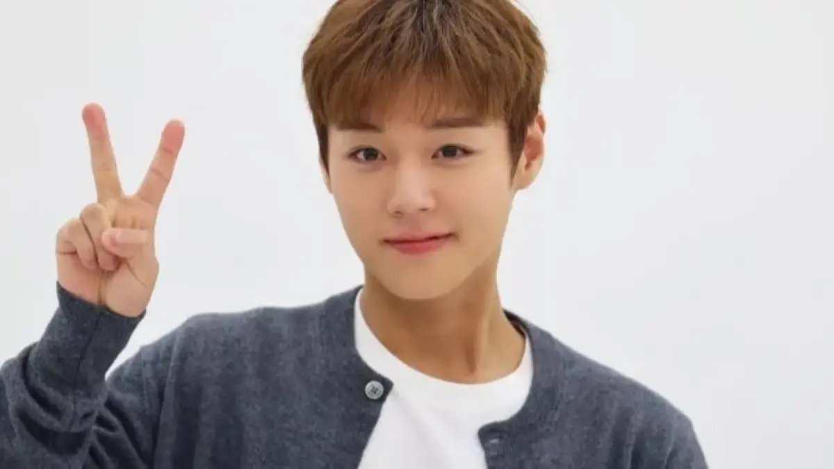CC – Sangat Unik, Park Ji Hoon Miliki Desain Baru untuk Light Stick Versi 2