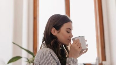 8 Alasan Mengapa Minum Kopi di Pagi Hari Mungkin Dapat Membantu Kamu Hidup Lebih Lama dengan Bahagia