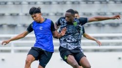 100 Persen Siap Tempur! Yann Mabella Tak Sabar Bela Persebaya Surabaya Hadapi Bhayangkara FC
