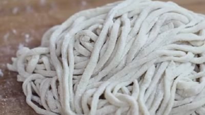 Cuma Pakai 5 Bahan, Ini Resep Mie Homemade yang Kenyal dan Praktis